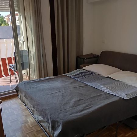 Апартаменты Stan U Samom Centru Obrenovca, Na Trgu Obrenovac  Экстерьер фото